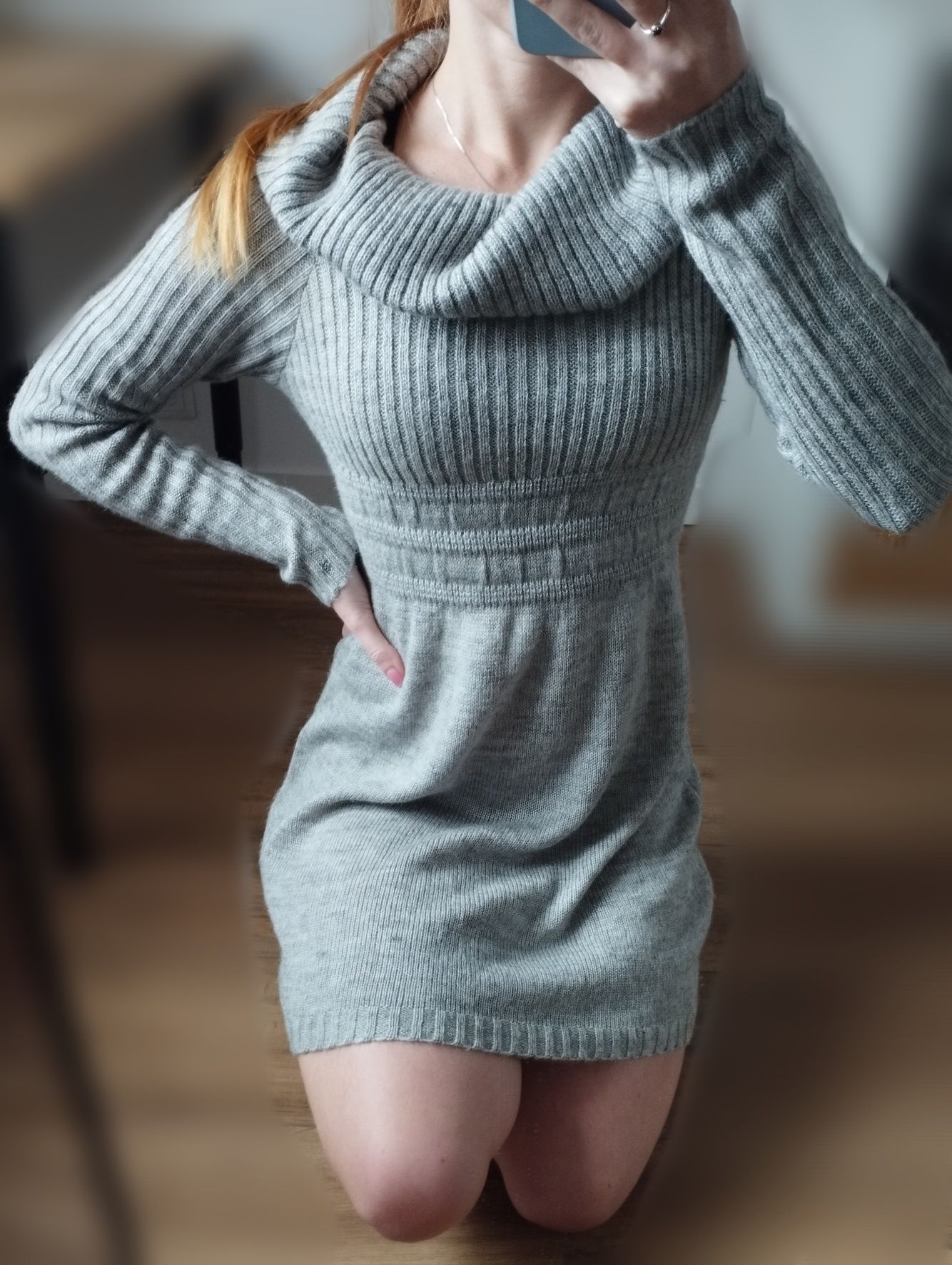 Sukienka sweter z golfem, szara, M 38, S 36. Gumka w talii, długi ręka