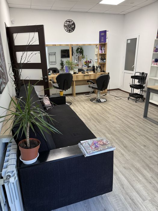 Продаю приміщення 38м2 разом з гаражем 30м2 +0.0209 га землі