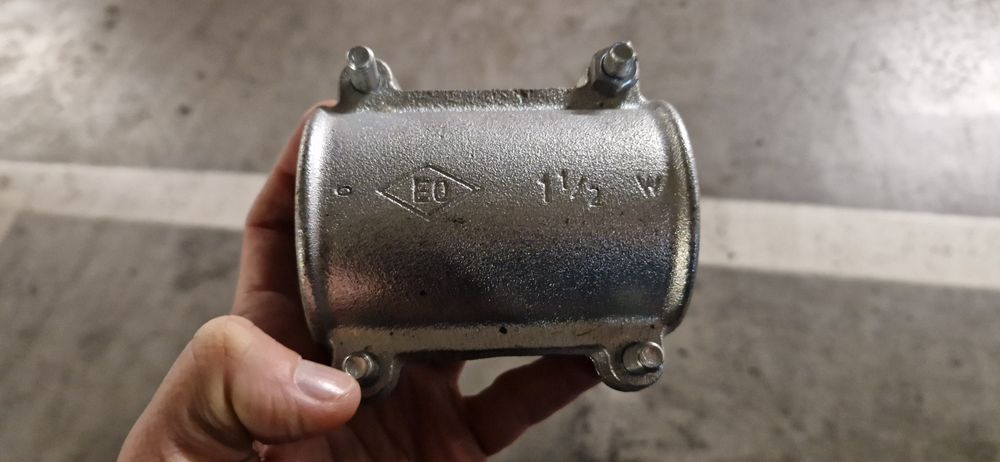 Abraçadeira tapa furos