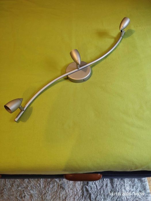 Candeeiro calha com 3 lampadas Led INCLUIDAS no preço