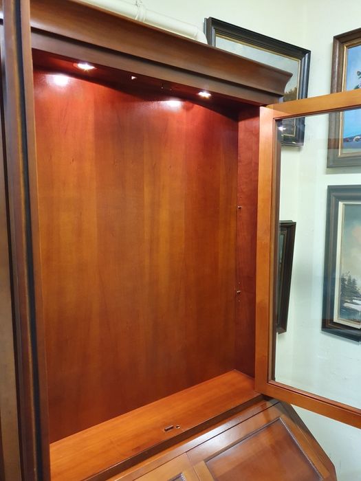 Orzechowy sekretarzyk z wysoką nadstawką