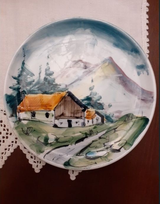 Pratos em louça NOVOS