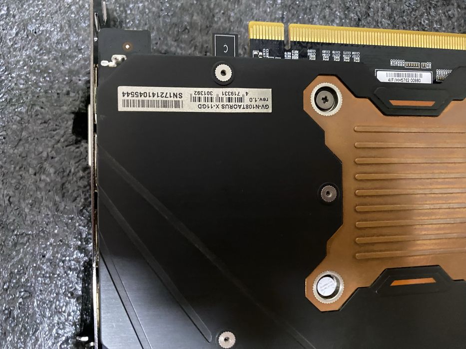 Відеокарта Gigabyte AORUS GTX 1080 Ti 11GB — повний комплект, коробка