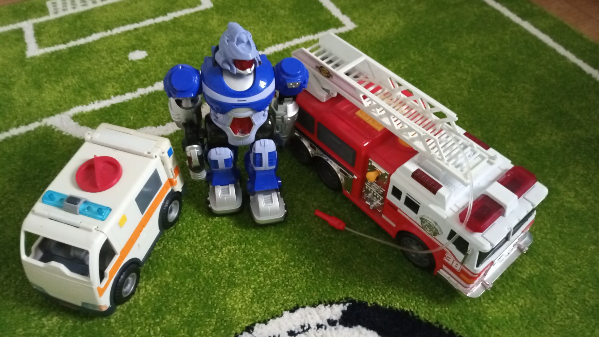 Zabawki pojazdy+ robot