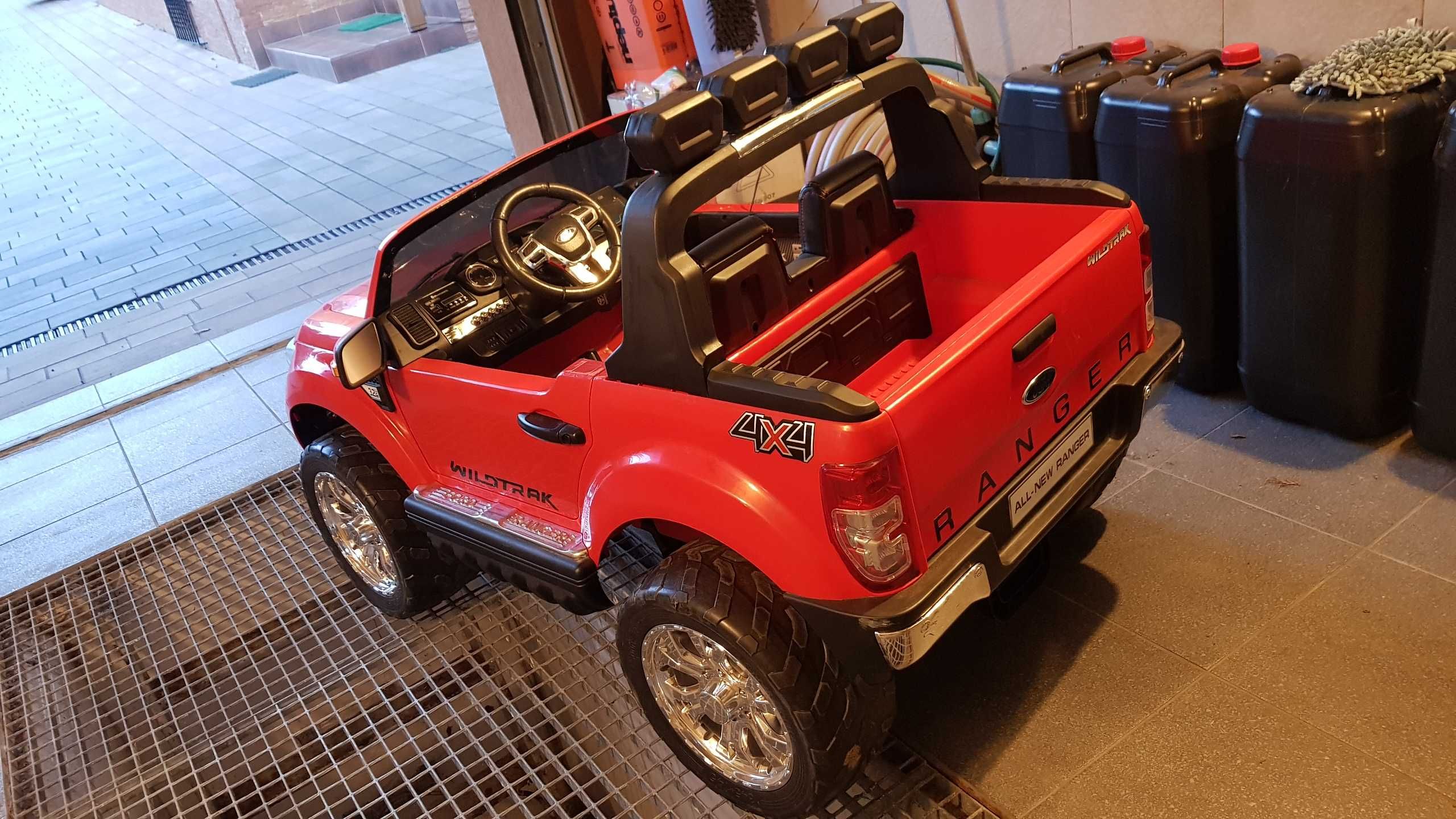 Samochód na dzień dziecka ford 4x4 ,2 akumulatory