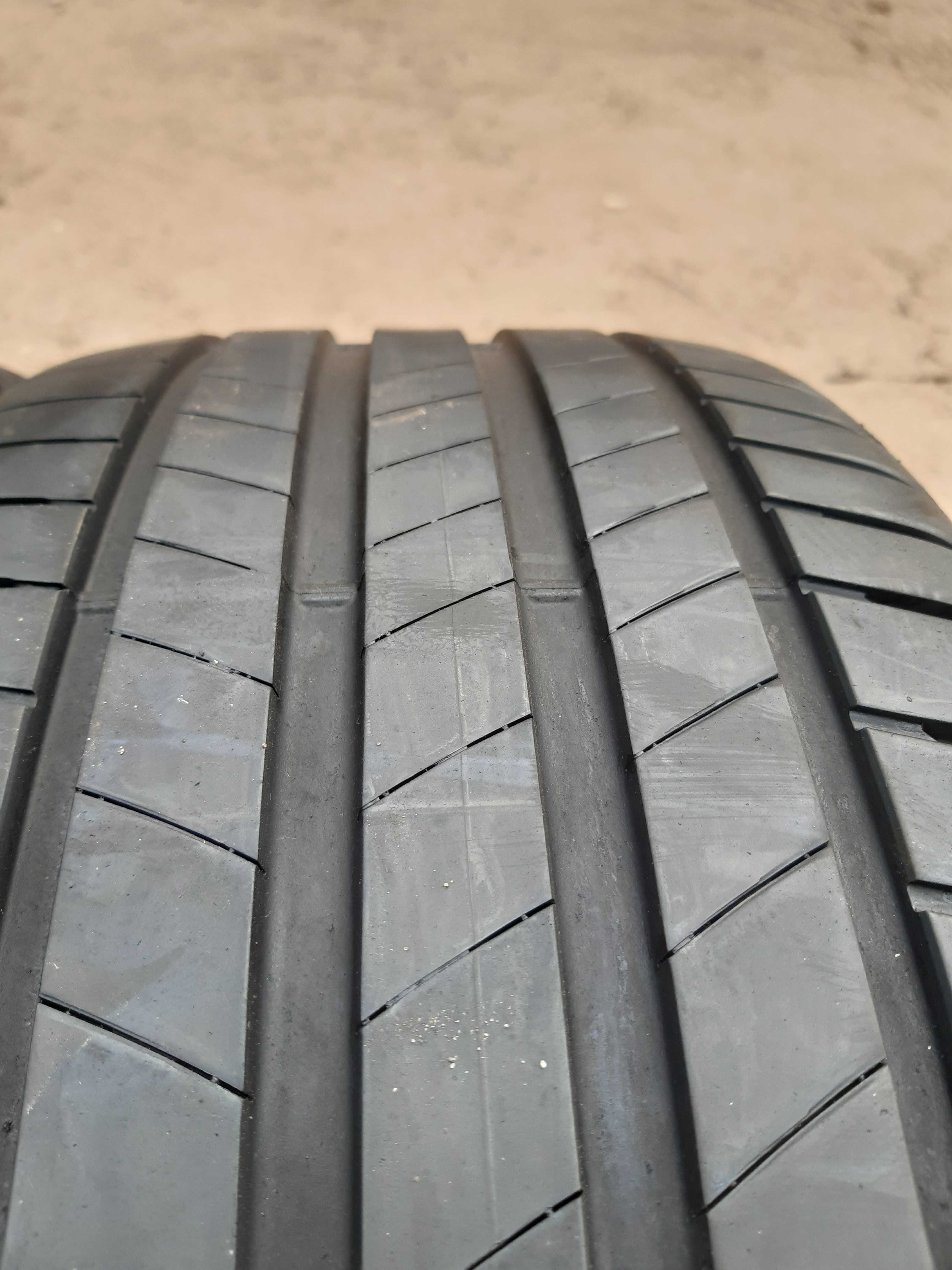 Opony letnie 255.40.20 Bridgestone 2019 rok