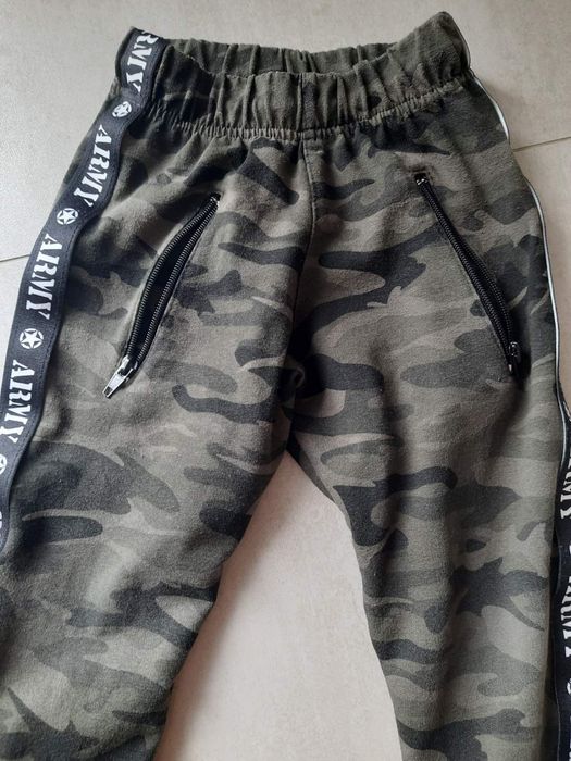 Spodnie dresowe chłopięce roz 98