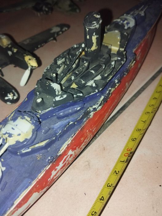 Продам модели самолётов и подводной лодки, производства СССР.