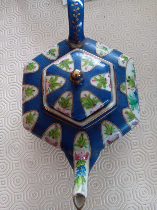 Bule em porcelana domino's