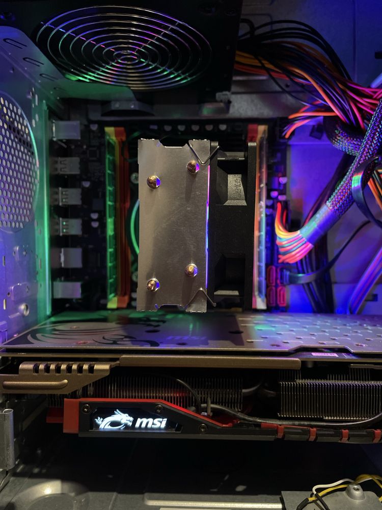 R9 390 8GB | 32GB DDR3 | 8C/16TH | 240GB SSD | 700W Ігровий ПК