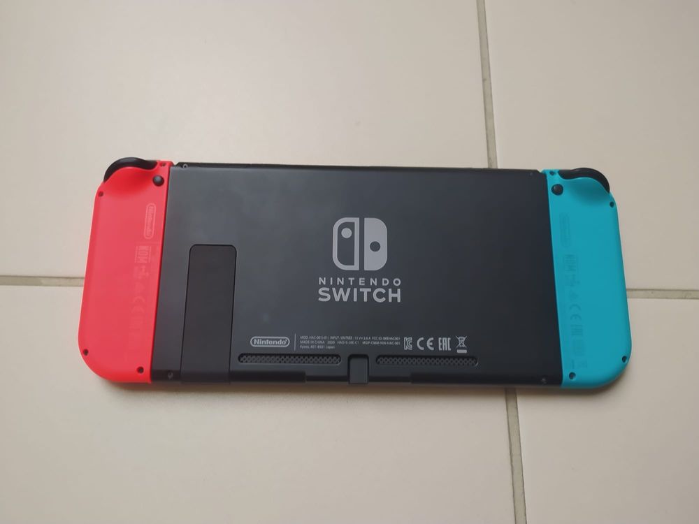 Nintendo Switch 32gb + Gra mario jak nowa