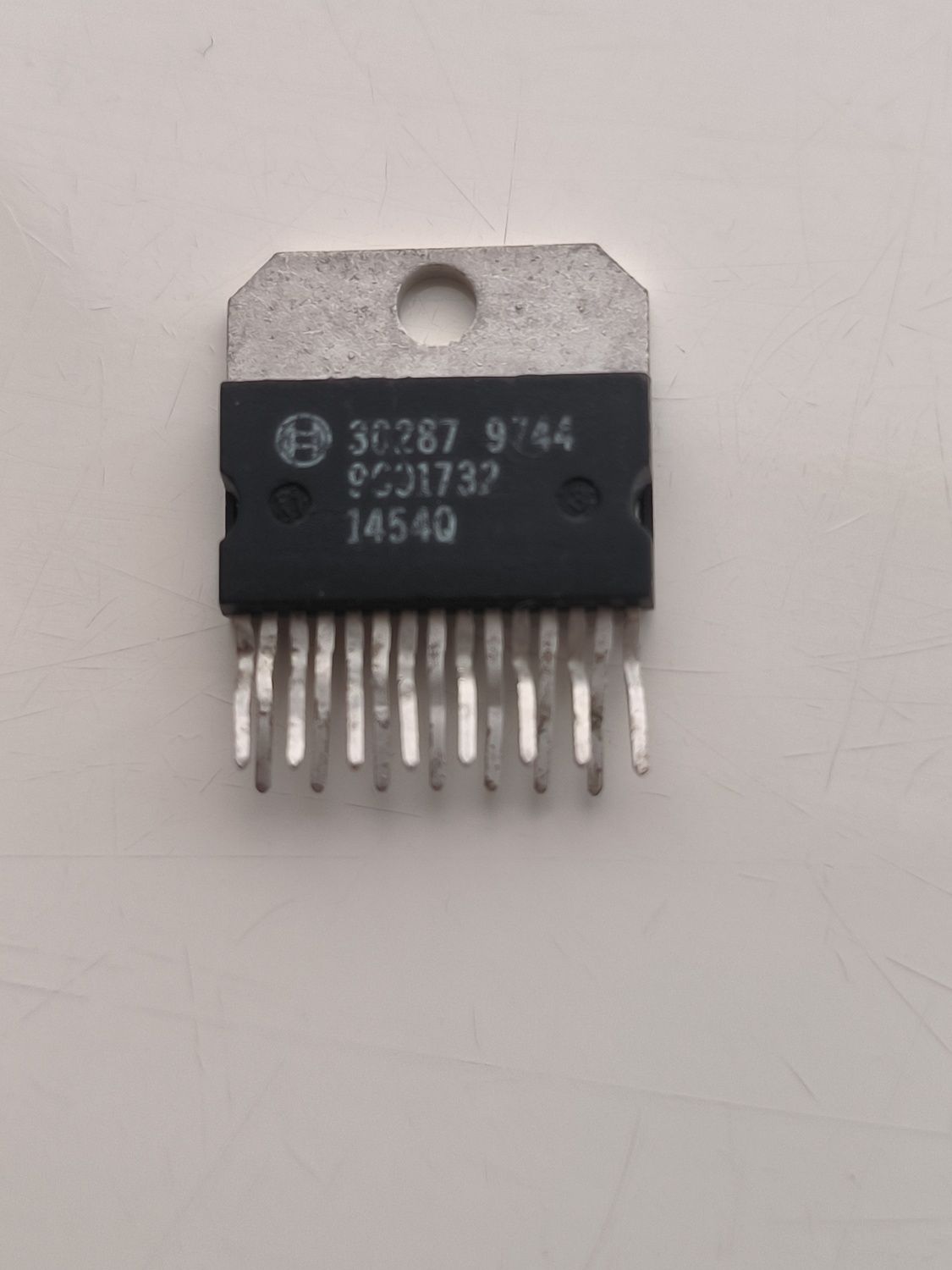 Микросхема Bosch 30287 корпус ZIP15