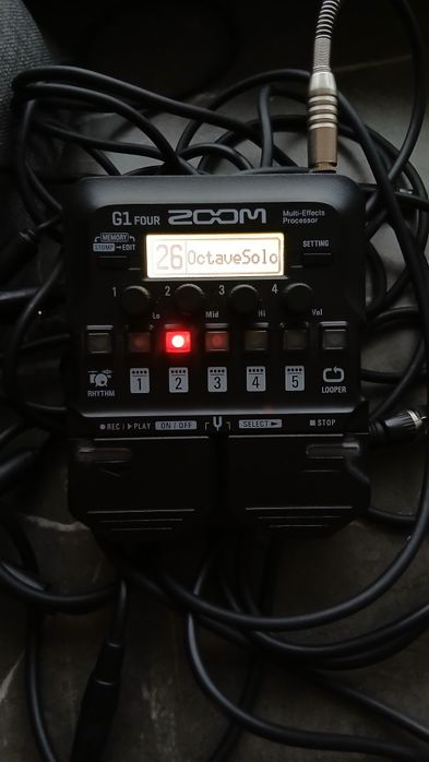 G1 Four ZOOM multiefekt gitara