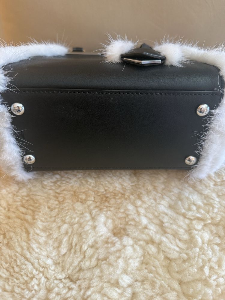 Сумка Fendi среднего размера