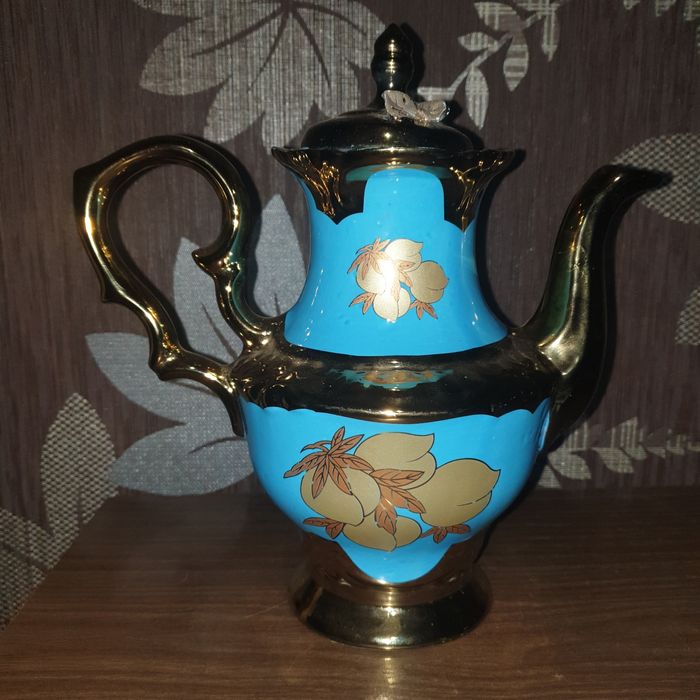 Фарфор   СССР .Сервизы Чайник, заварник, кофейник, салатник, тарелки