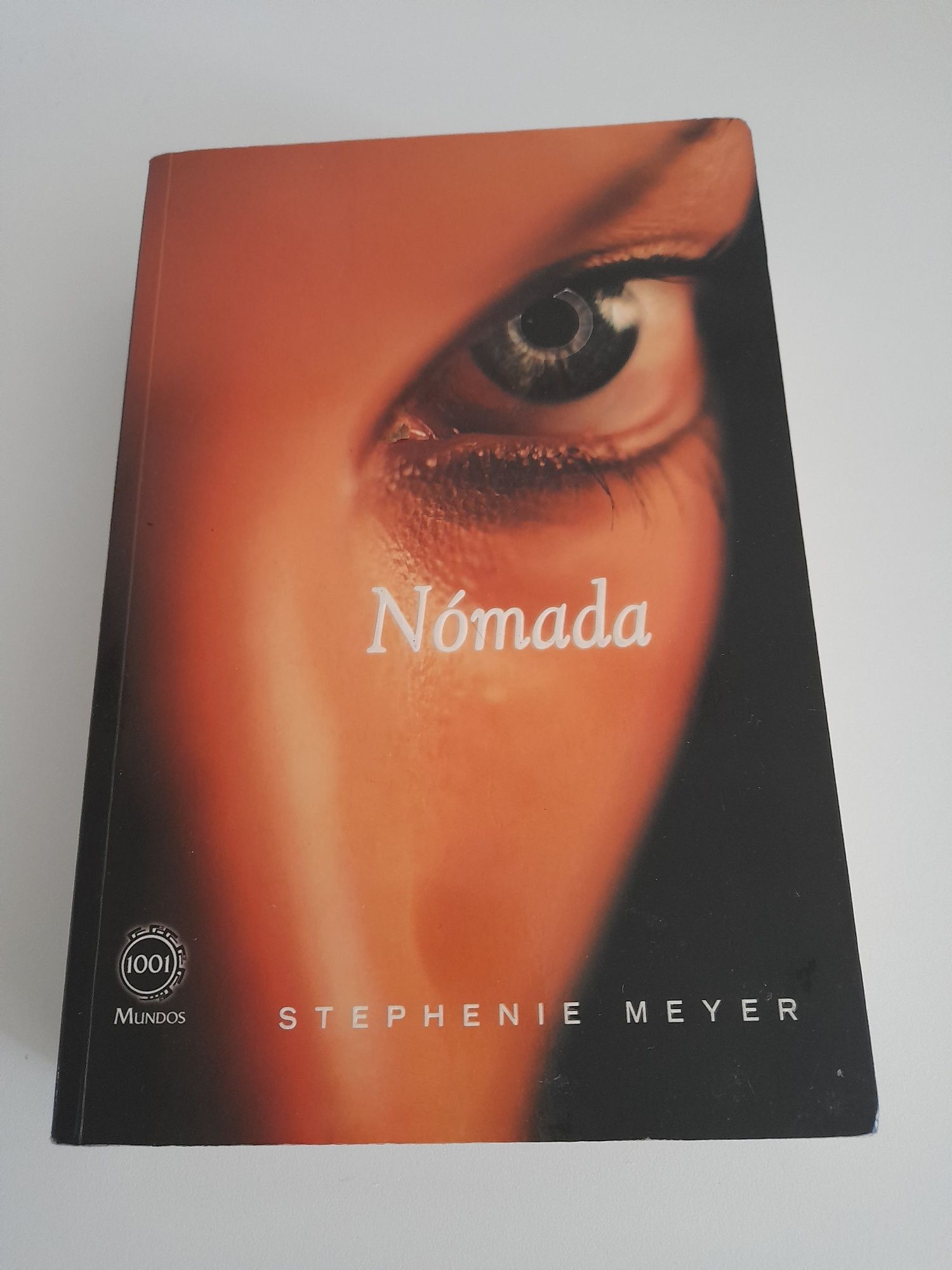 Livros ( Isabel Allende, STEPHENIE MEYER, C.J. Daugherty) ( 7€ cada um