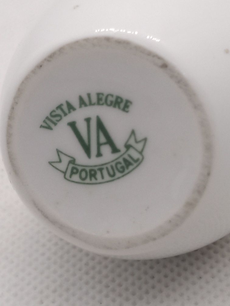 Saleiro em porcelana Vista Alegre com o logotipo do Casino Estoril