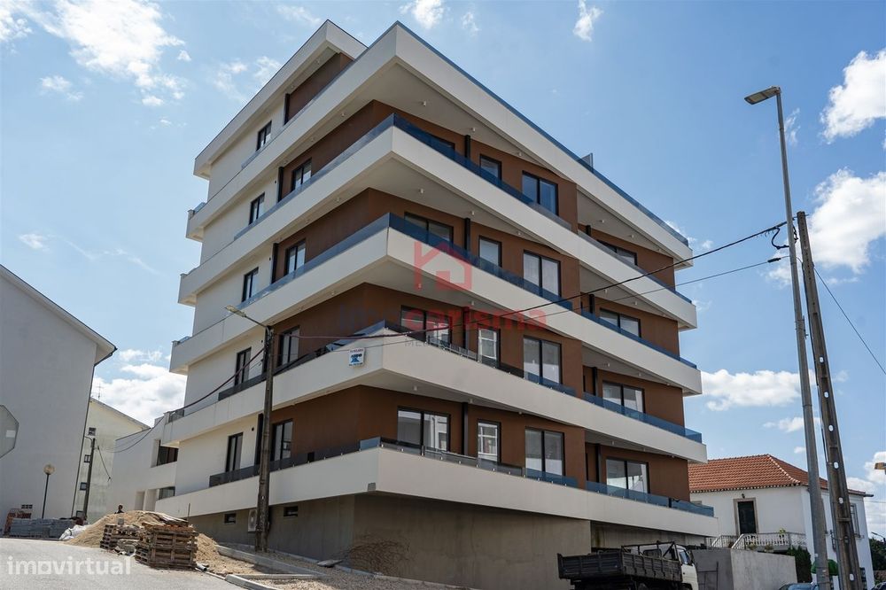Apartamento T3 Novo, No Último Piso, Centro de Paços de Ferreira