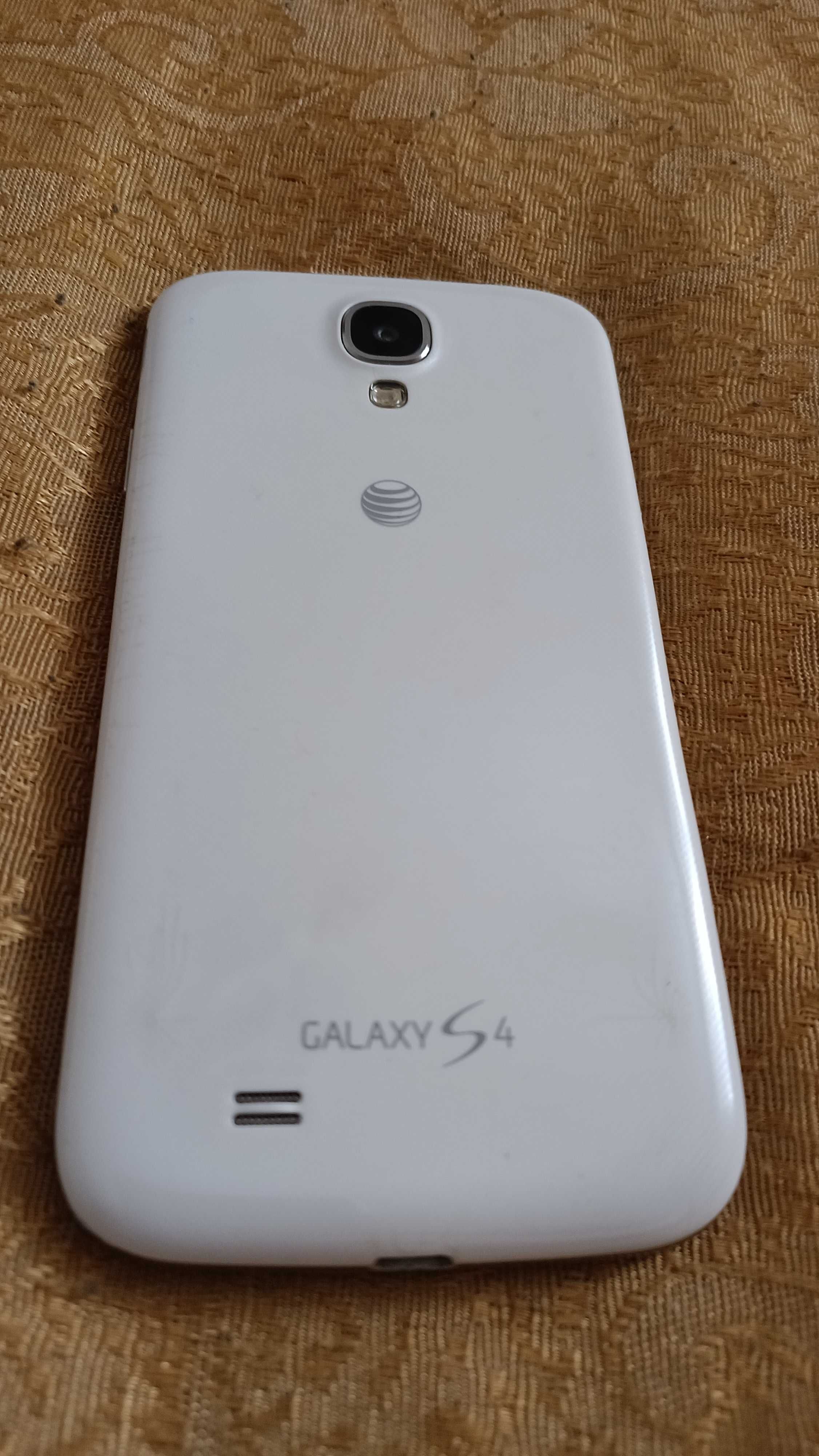 Смартфон Samsung Galaxy S4 (GT-I9505) + нова карта пам"яті на 128Gb
