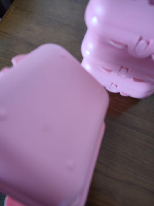 Quatro ostras Outubro Rosa - Tupperware