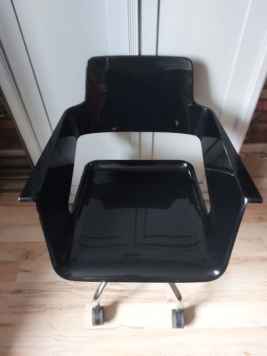 krzesło marki Arrmet model B32 włoskie super design biurowe obrotowe