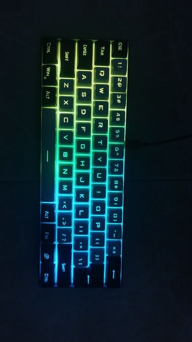 Teclado gamer RGB com fio