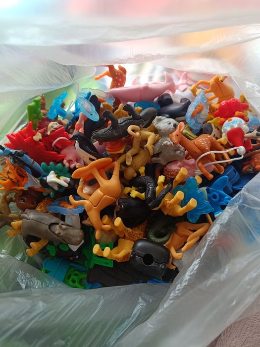 Кіндери багато з різних колекцій