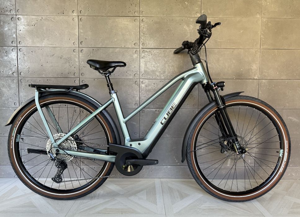 Електровелосипед міський Cube Kathmandu гарний стан