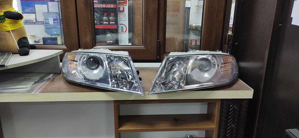 Фары Octavia A5 04-13 XENON оригинал новые