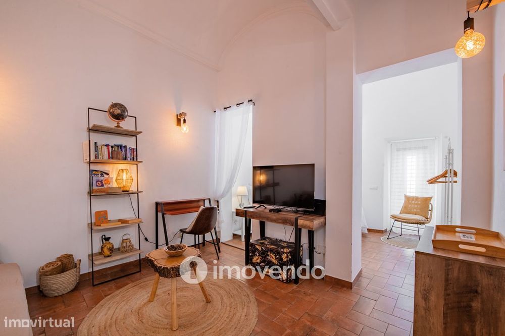 Moradia T1 remodelada, com licença AL ativa, em Olhão