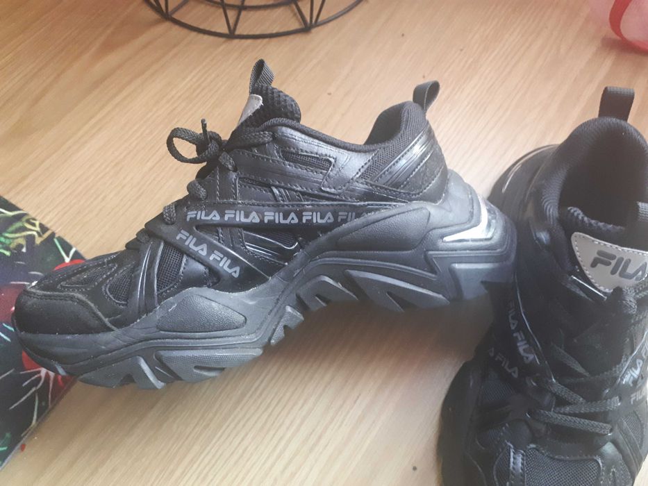 Vendo tênis da Fila pretos tam38