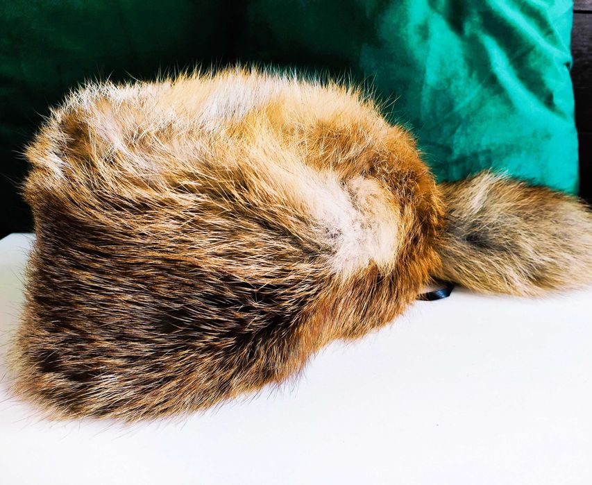 Damska czapka z rudego lisa futrzana z kitą