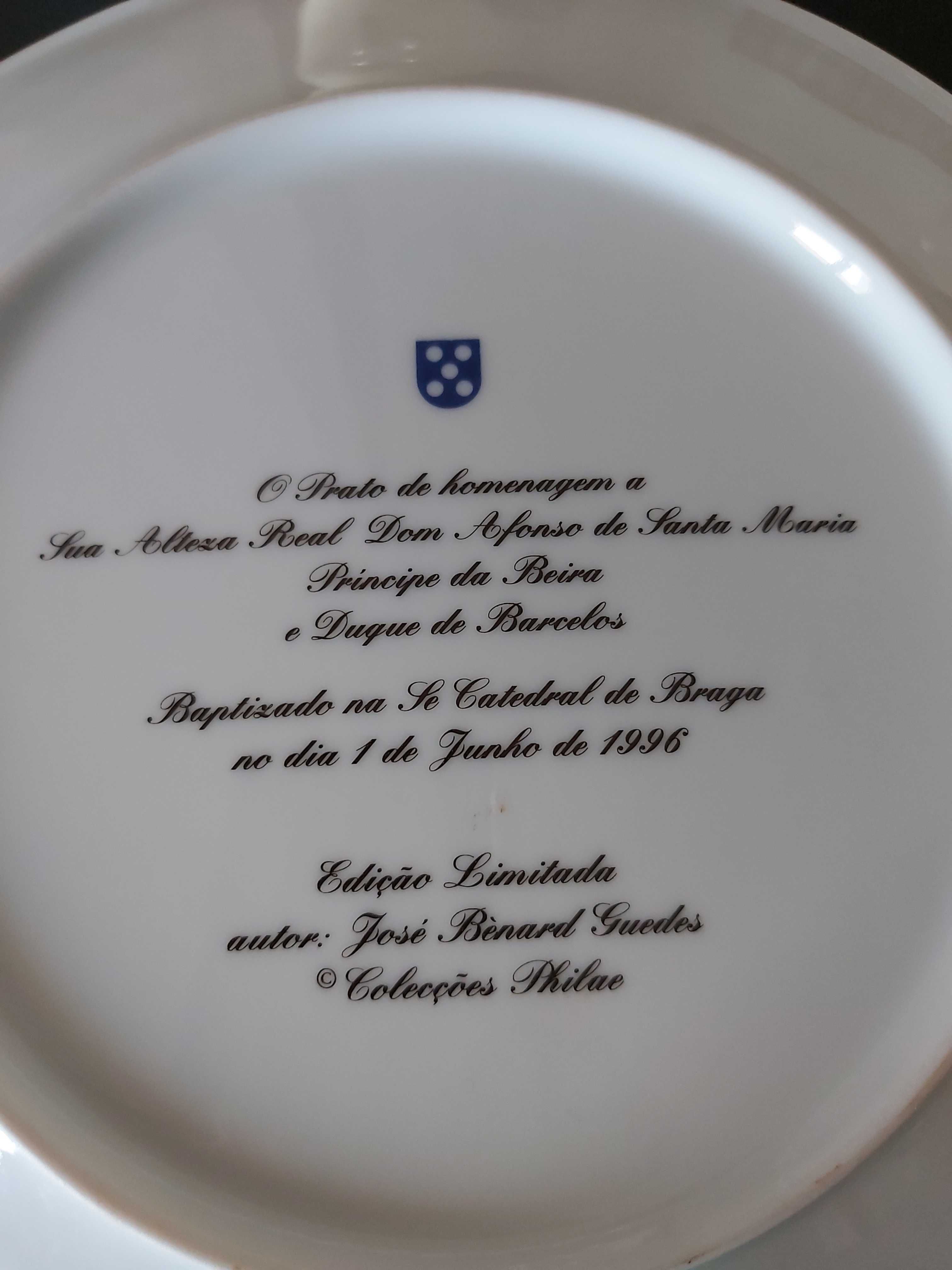 Pratos porcelana homenagem casamento D. Duarte Pio e batizado filhos