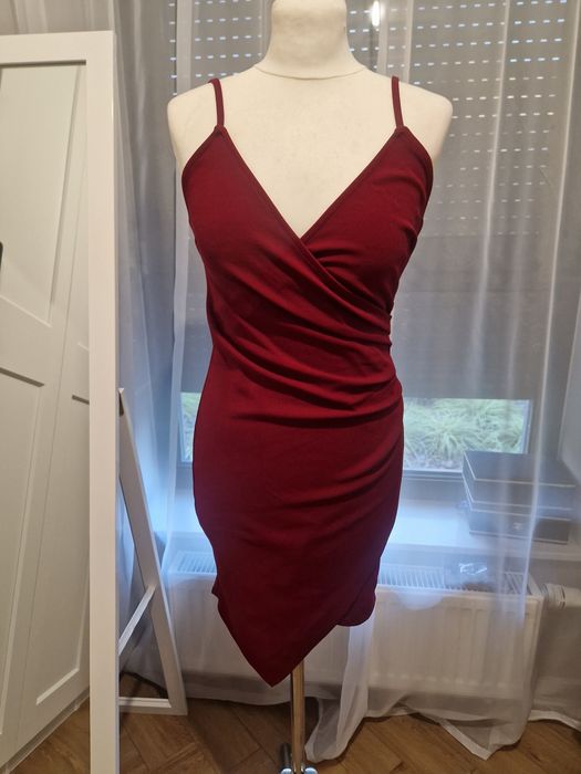 Piękna elegancka sukienka bordowa S