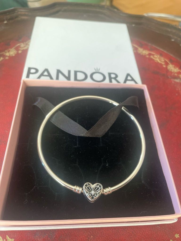 Pulseira da Pandora, ainda na caixa, tamanho 21