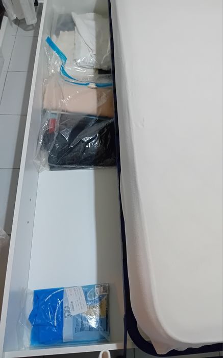 Gavetão para colchão de solteiro praticamente nova