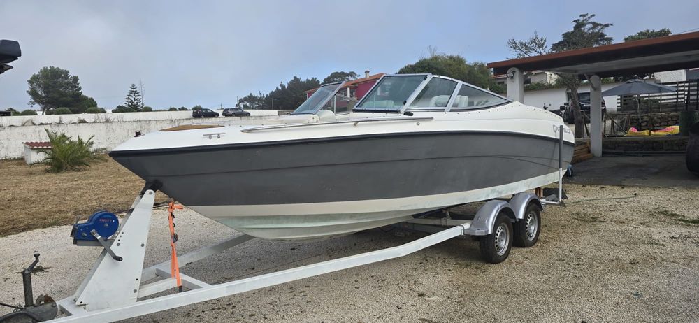 Caravelle 21 - Motor mercruiser 4.3 V6 - 9 lugares