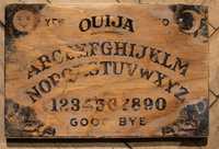 Ouija prezent spirytyzm gra planszowa wywoływanie duchów halloween