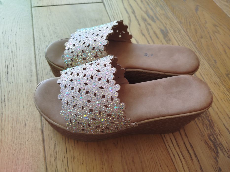 Eleganckie cudne klapki 39