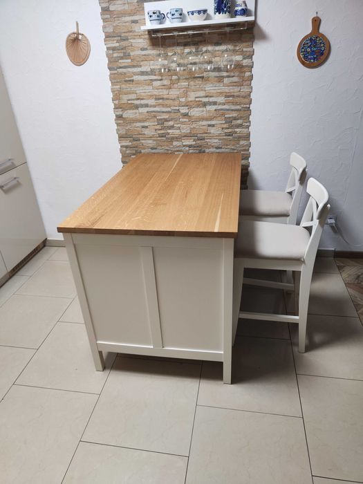 Wyspa kuchenna + 2 wysokie krzesła stan bardzo dobry używane