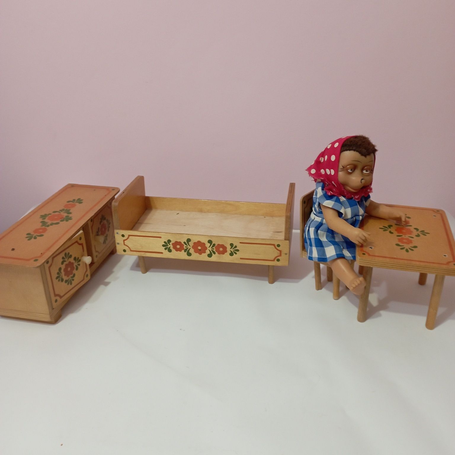 Старовинні меблі для ляльки дерево 60-і роки іграшка СССР