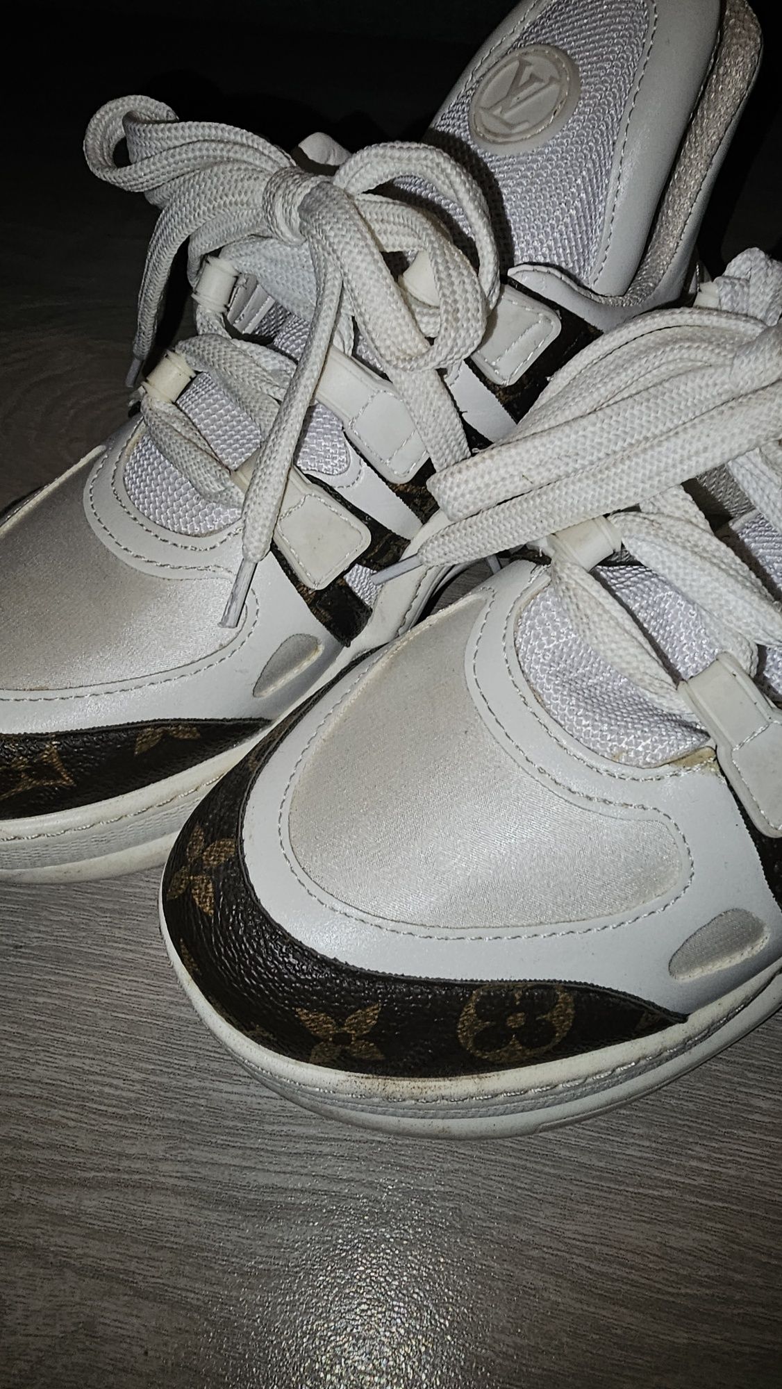 Tenis novos lv 37