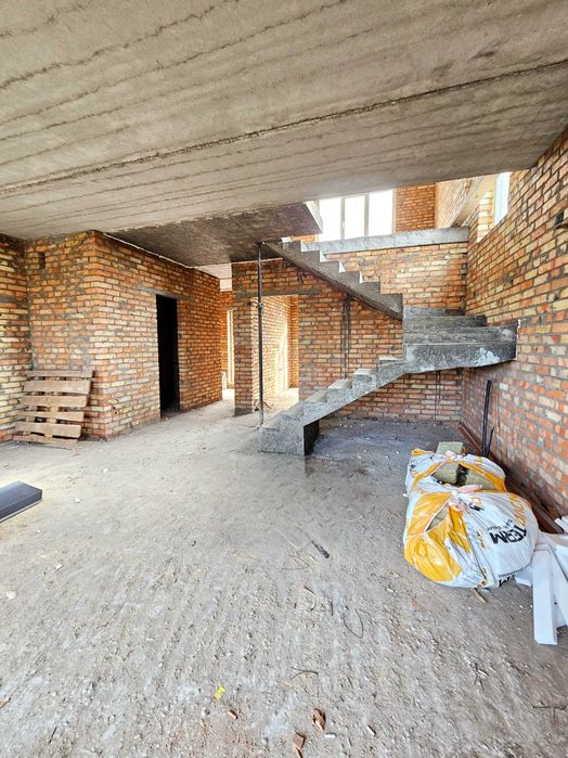 Продаж повноцінного будинку р-н Молокозаводу, ділянка 5 соток!