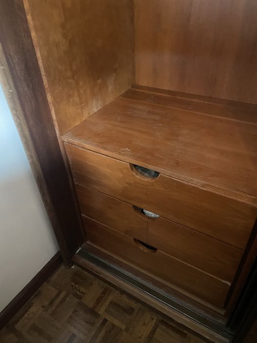 Roupeiro de quarto em madeira maciça