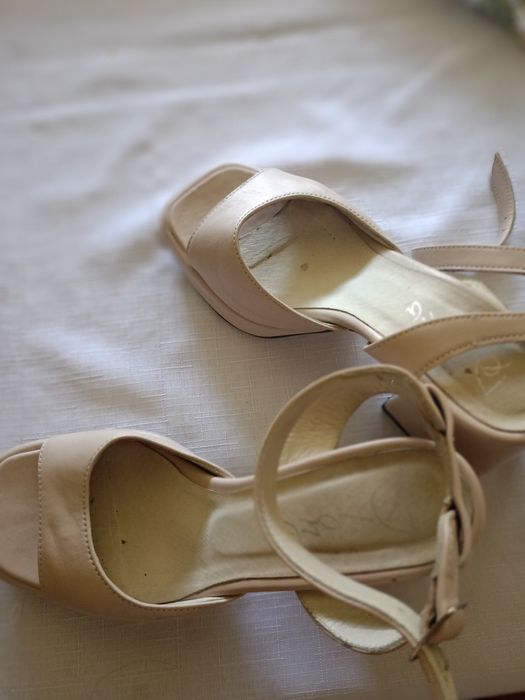 Босоніжки жіночі