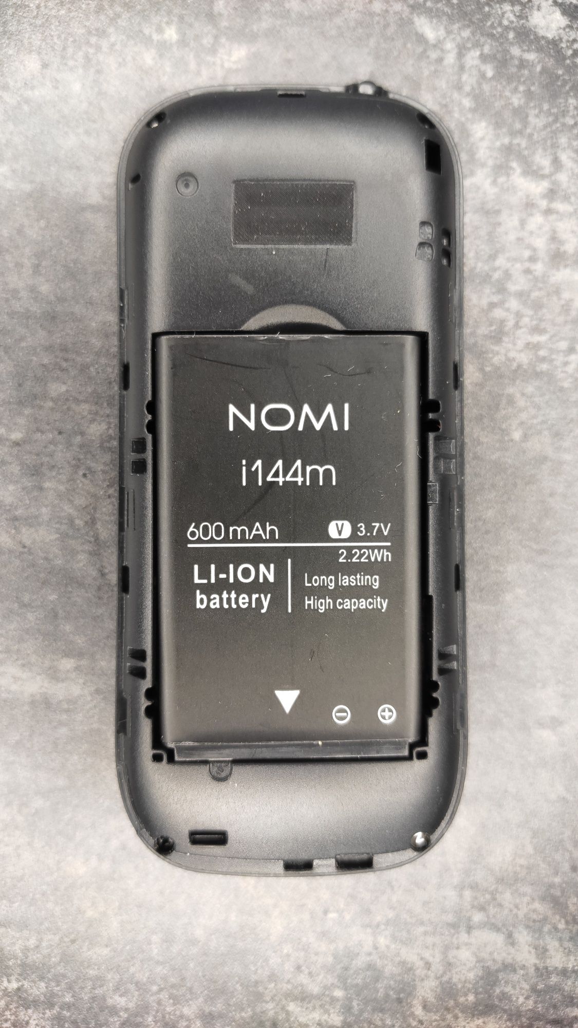 Кнопочный телефон Nomi i144m черный