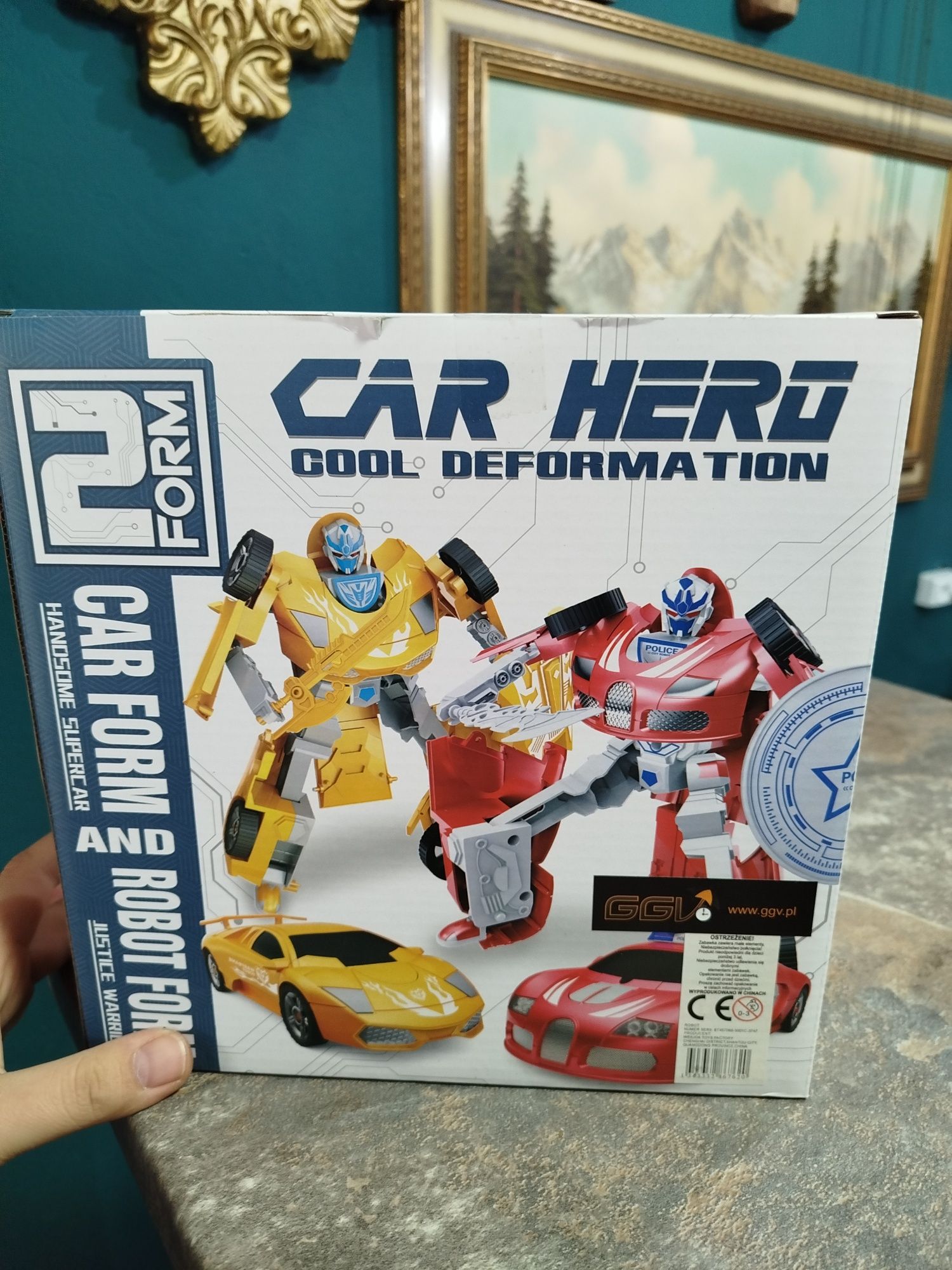 Transformers robot składa się w Auto