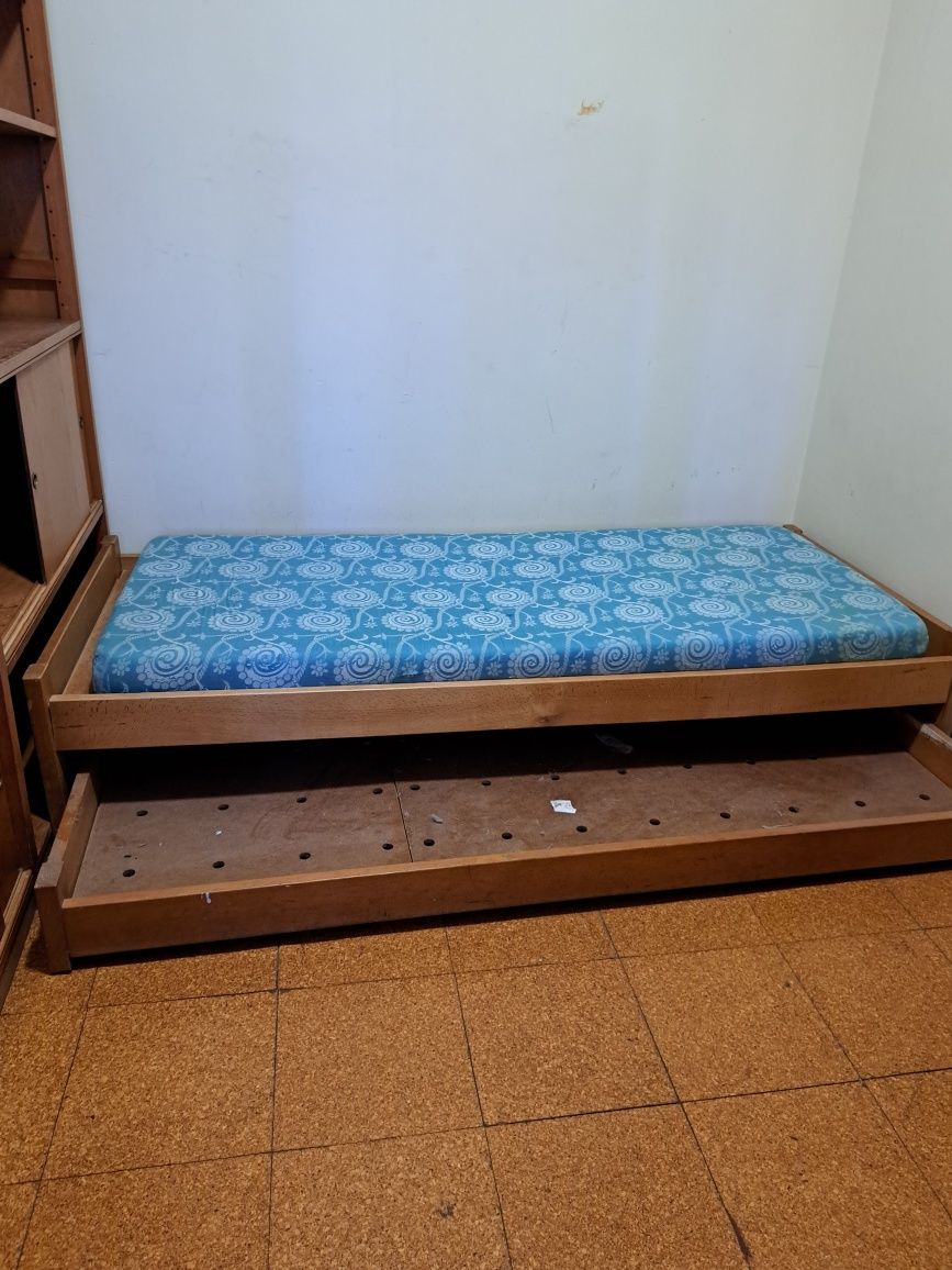 Cama e colchão de solteiro .com gavetão para outro colchao90mxo.80