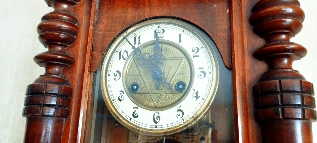 Старинные настенные часы  с боем (Германия)