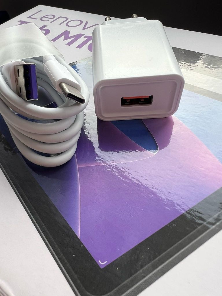 Ładowarka uniwersalna 2,4A z kablem USB - type C 1 metr